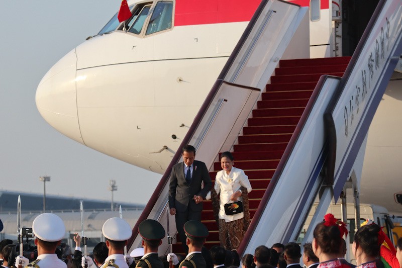 Presiden Jokowi dan Ibu Negara Iriana Tiba di China - Bagian 2
