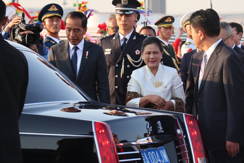 Presiden Jokowi dan Ibu Negara Iriana Tiba di China - Bagian 3