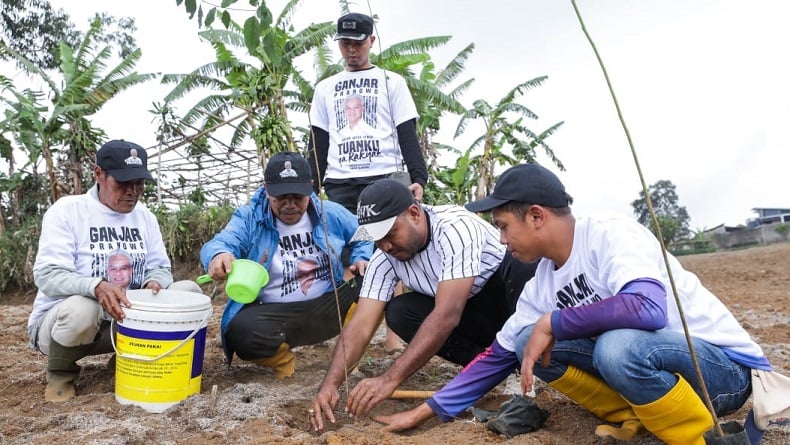 Pandawa Ganjar Ajak Warga Lestarikan Alam lewat Tanam Pohon di Pangalengan Bandung