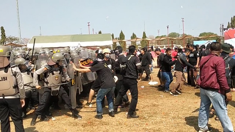 Polres Indramayu Siap Amankan Pemilu 2024, Gelar Simulasi Sispamkota di Area Sport Center