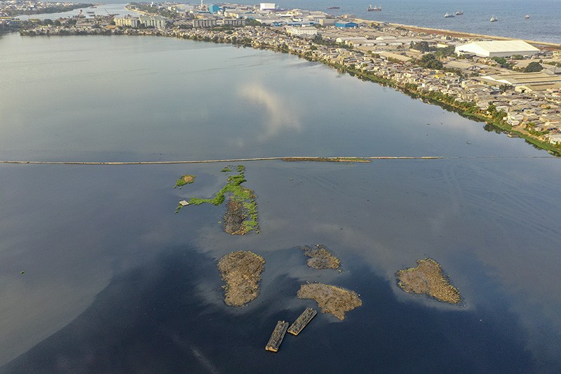 El Nino, Air Waduk Pluit Menyusut - Bagian 2