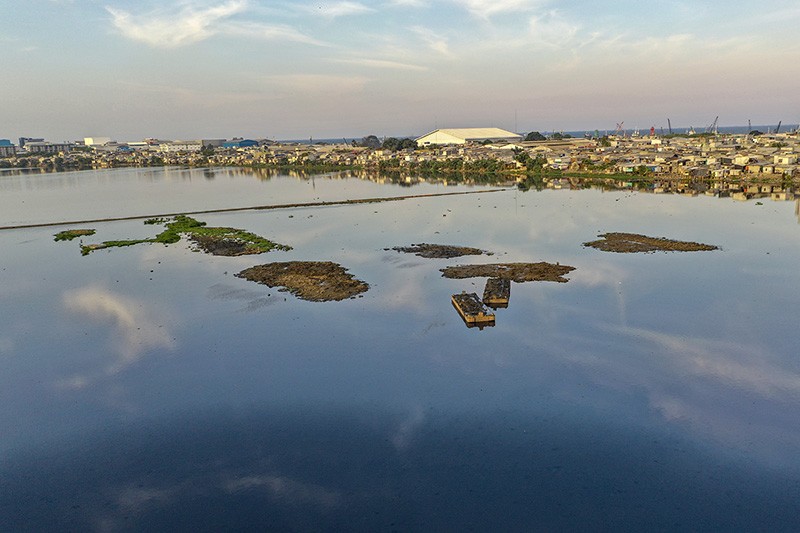 El Nino, Air Waduk Pluit Menyusut - Bagian 1
