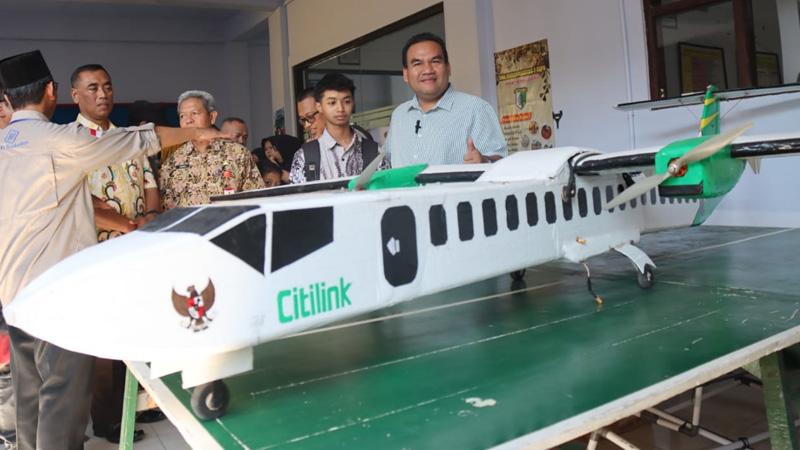 Keren, Siswa SMK di Blora Ciptakan Miniatur Pesawat Terbang dari Styrofoam