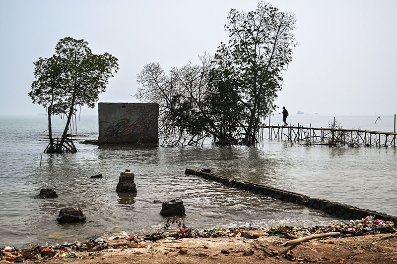 Potret Bangunan Tenggelam akibat Permukaan Air Laut Naik di Kronjo Tangerang - Bagian 2