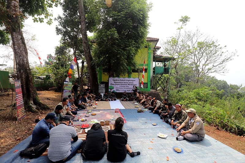 Penanaman 500 Bibit Pohon Dalam Program Penyelamatan Hutan Karbon - Bagian 3