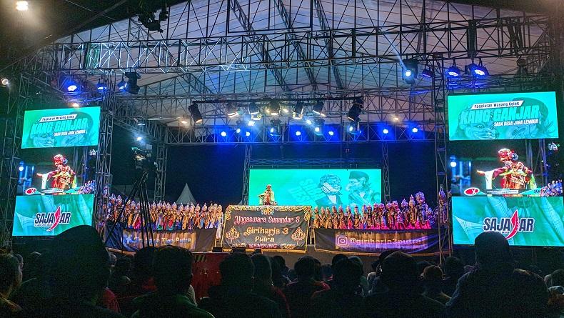 Relawan Pendukung Ganjar Pranowo Apresiasi Wayang Golek Sajajar di Sukabumi