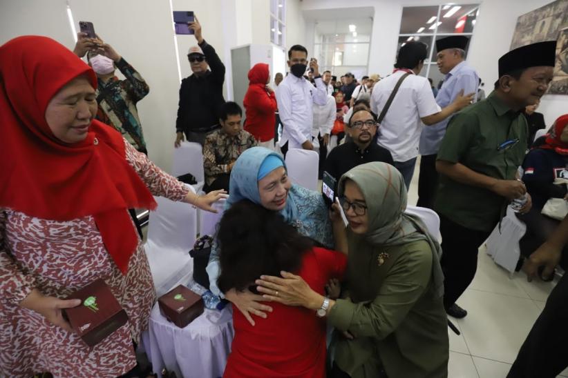 Mahfud MD Dampingi Ganjar Pranowo, Relawan Sujud Syukur - Bagian 5