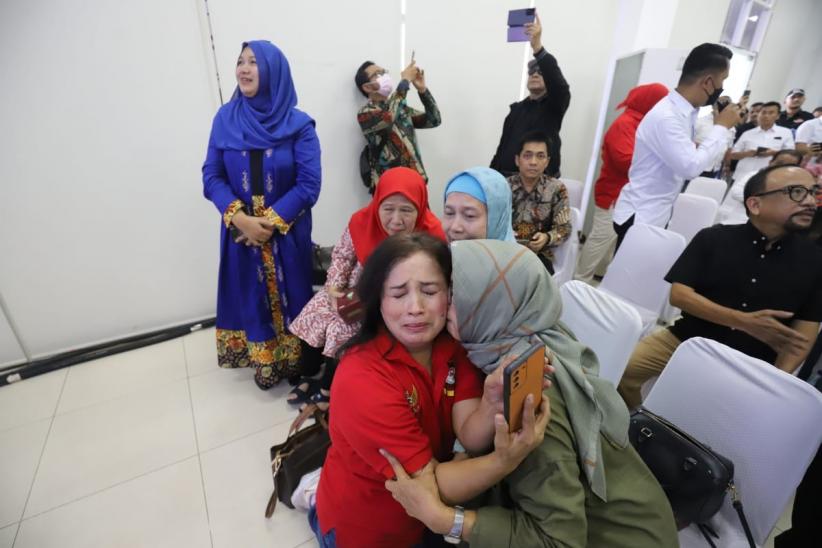 Mahfud MD Dampingi Ganjar Pranowo, Relawan Sujud Syukur - Bagian 4