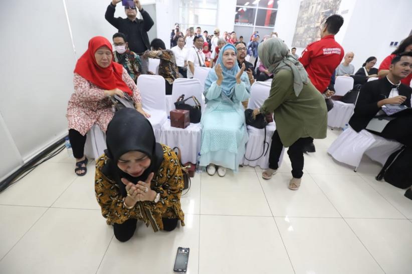 Mahfud MD Dampingi Ganjar Pranowo, Relawan Sujud Syukur - Bagian 2