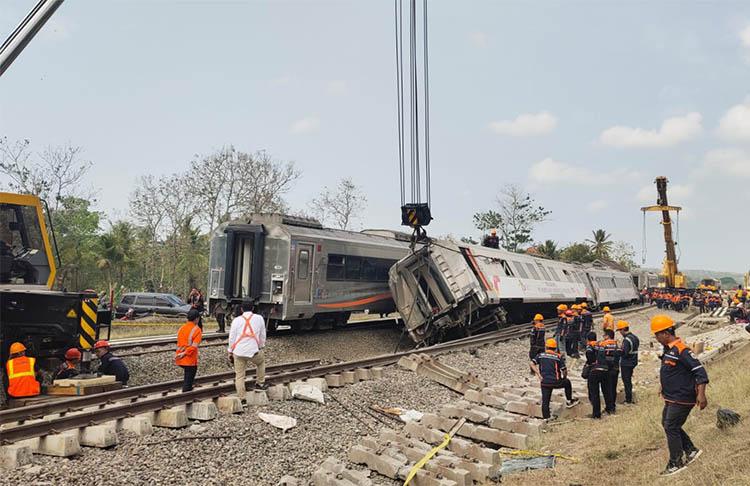 Kecelakaan KA Argo Semeru Di Kulonprogo, Jalur Yogyakarta Belum Bisa ...