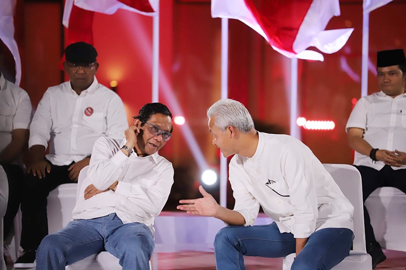 Kompak Berbaju Putih, Ganjar-Mahfud Deklarasi Bakal Capres Cawapres 2024 - Bagian 3