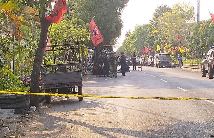 title Koper Misterius Berisi Paralon Dililit Kabel Gegerkan Warga Patangpuluhan Jogja Koper Misterius Berisi Paralon Dililit Kabel Gegerkan Warga Patangpuluhan Jogja