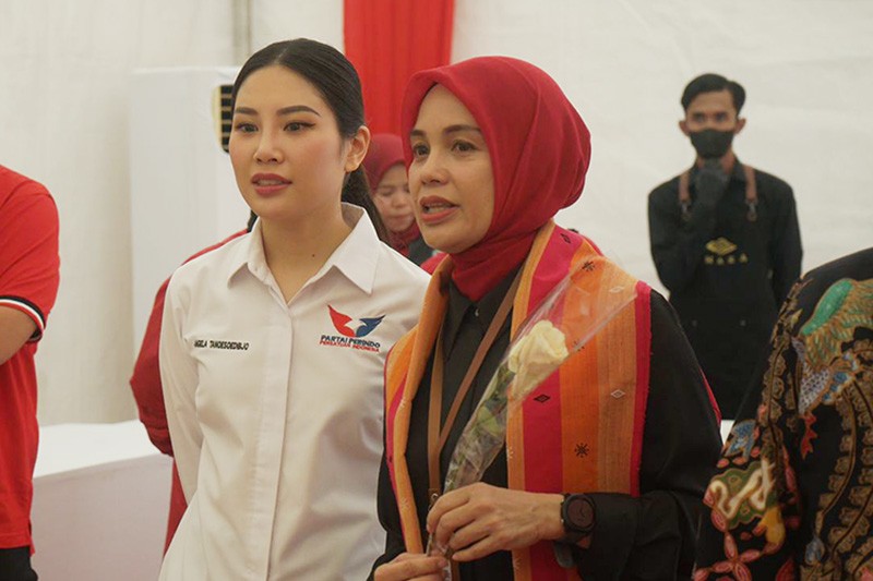 Angela Tanoesoedibjo Dampingi Siti Atikoh Ganjar Bersiap ke KPU - Bagian 1