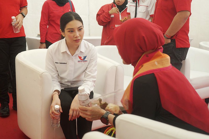 Angela Tanoesoedibjo Dampingi Siti Atikoh Ganjar Bersiap ke KPU - Bagian 3