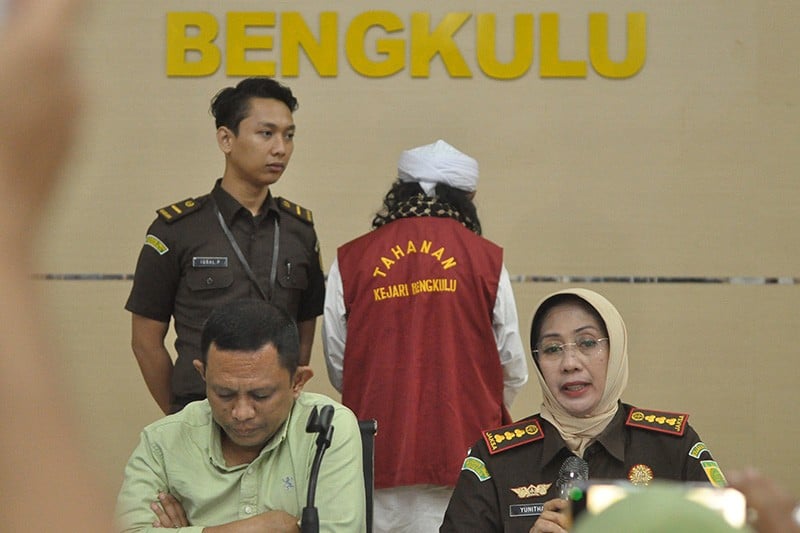 Senyum Buronan Kasus Korupsi Jembatan Gantung Bengkulu Ditangkap Kejaksaan - Bagian 2