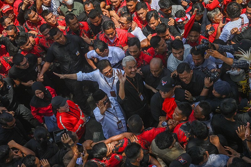 Ribuan Pendukung Iringi Ganjar-Mahfud Daftar Capres Cawapres ke KPU - Bagian 2