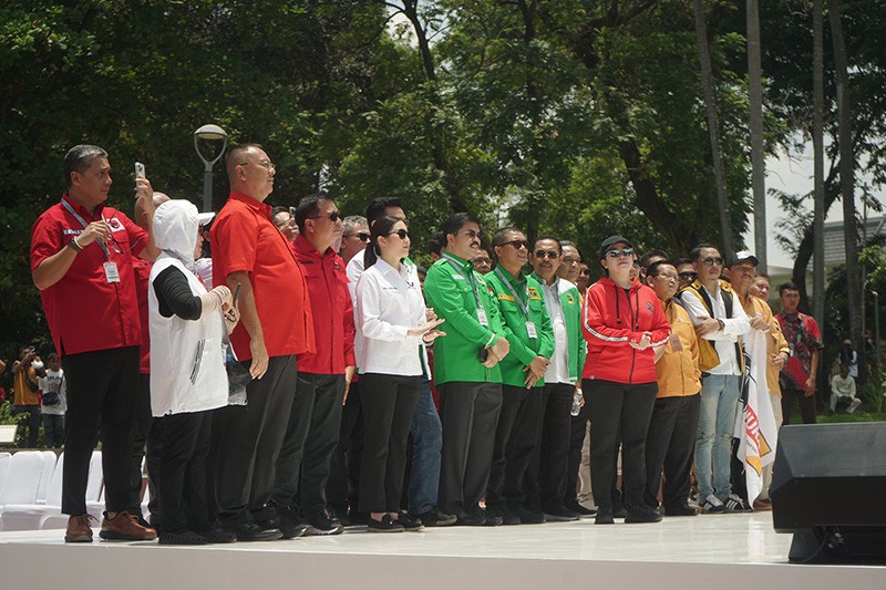 Bismillah, Ganjar Pranowo - Mahfud MD Bersiap Berangkat ke KPU - Bagian 5
