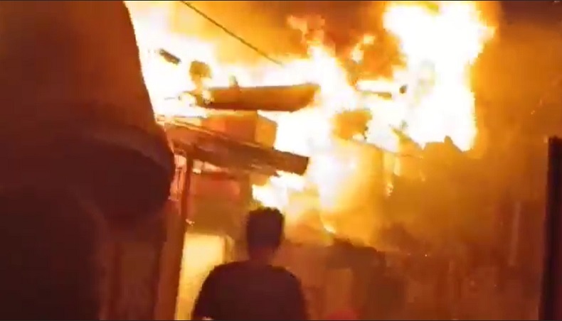 10 Rumah di Makassar Ludes Terbakar, Upaya Pemadaman Ricuh hingga Terjadi Pemukulan Petugas