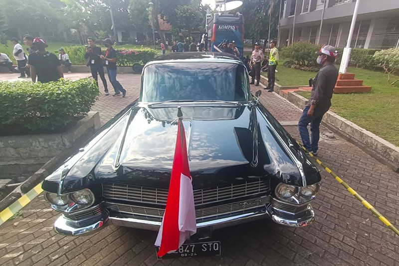 Penampakan Mobil Dinas Soekarno yang Akan Digunakan Ganjar-Mahfud Daftar ke KPU - Bagian 1