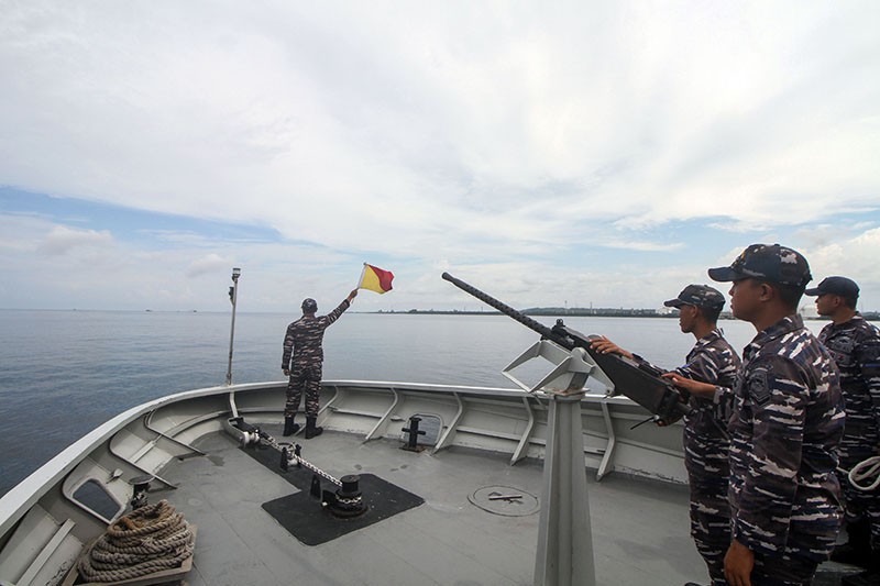 Patroli TNI AL Cegah Ilegal Fishing dan Narkoba Masuk dari Jalur Laut - Bagian 1