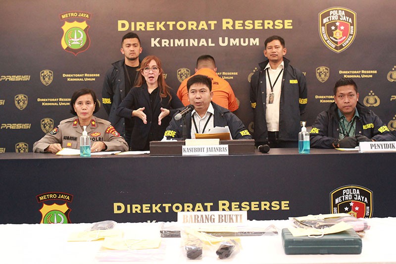 Tampang Pengemudi Fortuner Pakai Plat Polisi Palsu Ugal-ugalan Kini Ditahan - Bagian 2