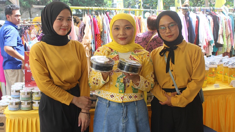 title Peringati HUT ke-59 Partai Gokar, IIPG Jabar Donasikan Baju Decluttering dan Gelar Bazar UMKM Peringati HUT ke-59 Partai Gokar, IIPG Jabar Donasikan Baju Decluttering dan Gelar Bazar UMKM