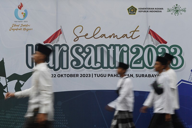 Presiden Jokowi Pimpin Apel Hari Santri Nasional 2023 di Surabaya - Bagian 3