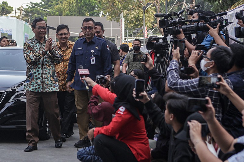 Bakal Capres Cawapres Ganjar-Mahfud Jalani Tes Kesehatan - Bagian 4