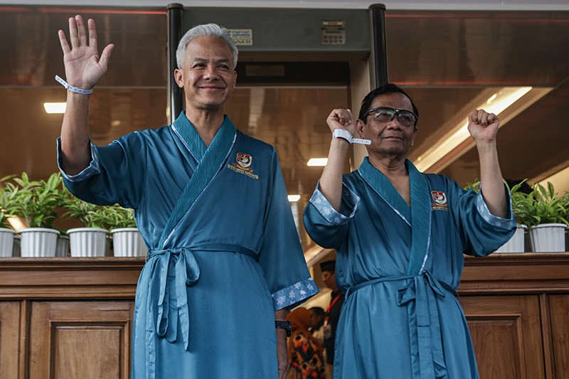 Bakal Capres Cawapres Ganjar-Mahfud Jalani Tes Kesehatan - Bagian 1