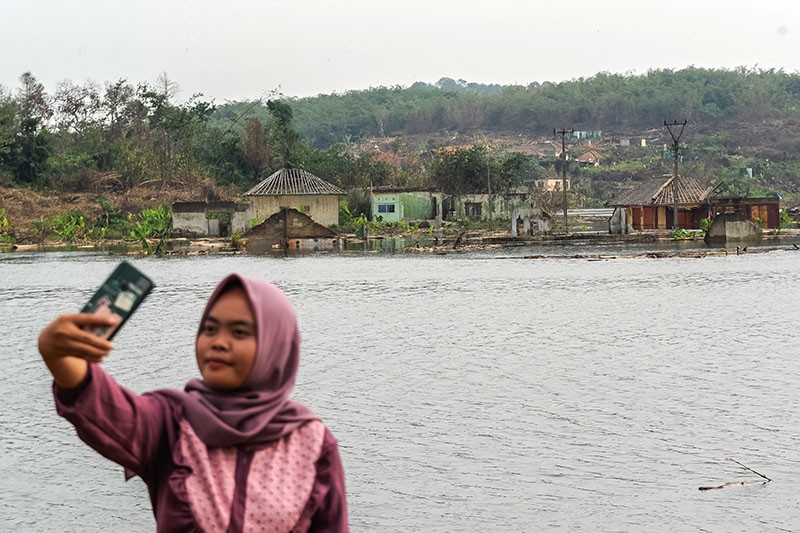 Kampung Tenggelam Jadi Lokasi Wisata Dadakan di Lebak - Bagian 3