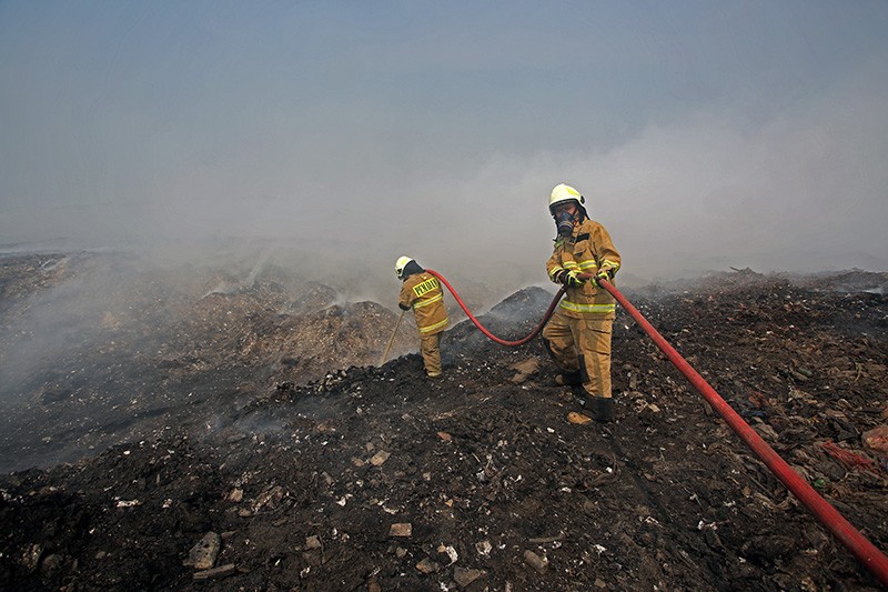 Kebakaran TPA Rawa Rawa Kucing Mulai Padam Setelah 3 Hari Dilalap Api - Bagian 4