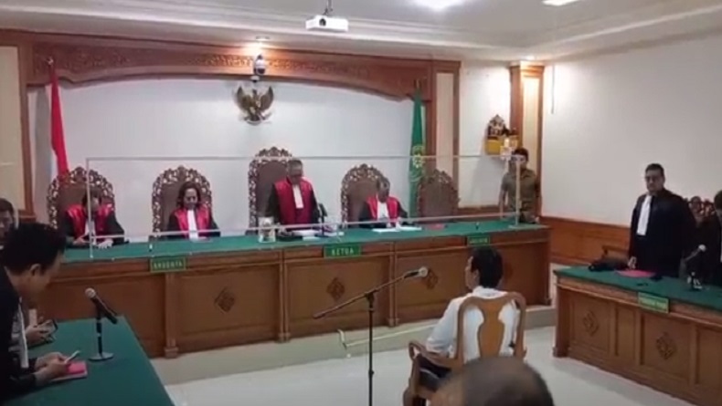 title Sidang Perdana Rektor Unud I Nyoman Gde Antara Ditunda gegara Ini Sidang Perdana Rektor Unud I Nyoman Gde Antara Ditunda gegara Ini