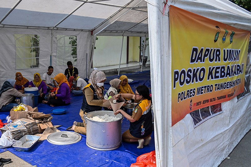 Permukiman Warga Tangerang Diselimuti Kabut Asap, Jarak Pandang 10 Meter - Bagian 2