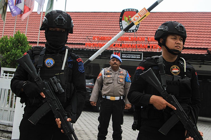 Kantor KPU Dipasang Barikade Kawat Berduri - Bagian 2