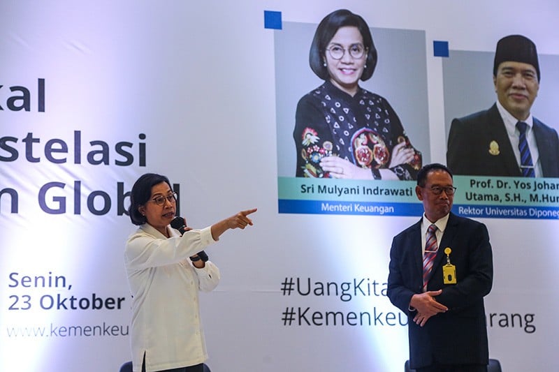 Mahasiswa Undip Semarang Berebut Selfie bersama Menkeu Sri Mulyani - Bagian 2
