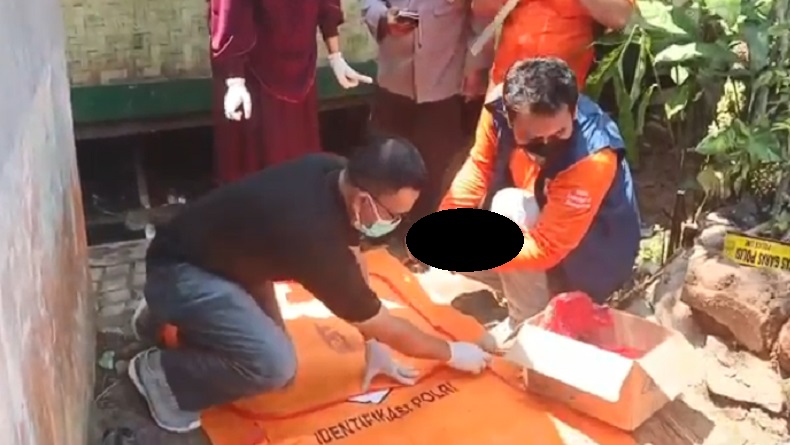 title Ibu Muda di Pandeglang Buang Bayi ke Selokan, Ngaku Malu Tak Punya Suami Ibu Muda di Pandeglang Buang Bayi ke Selokan, Ngaku Malu Tak Punya Suami