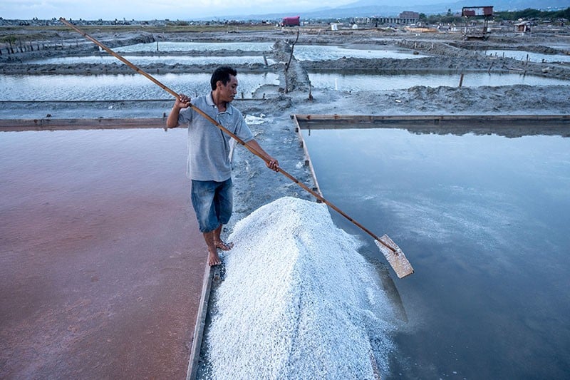 Petani Mengeluh Harga Garam Anjlok - Bagian 2