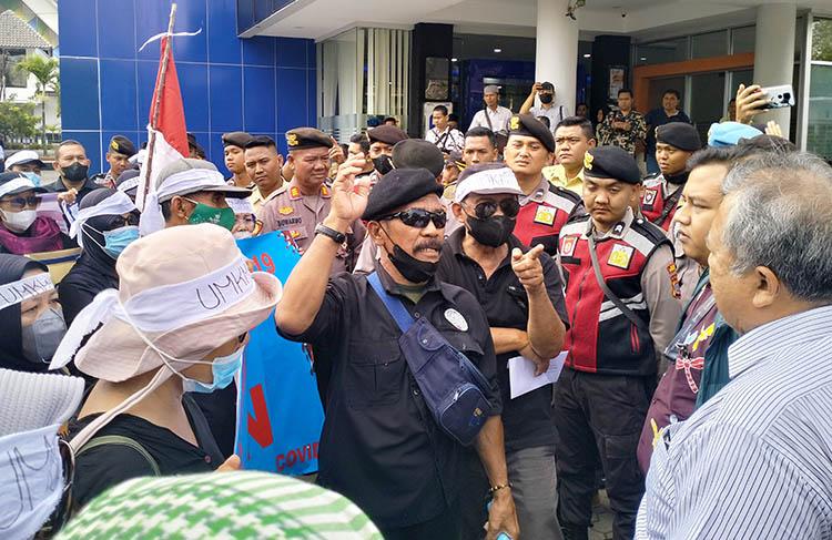 title UMKM Korban Covid-19 Minta Bank Tak Lelang Aset UMKM Korban Covid-19 Minta Bank Tak Lelang Aset