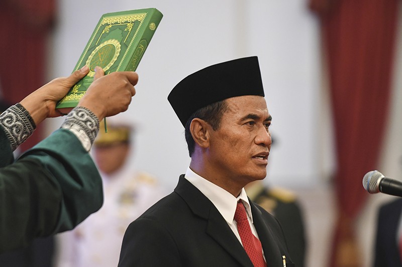 Senyum Amran Sulaiman Dilantik Menjadi Menteri Pertanian - Bagian 3