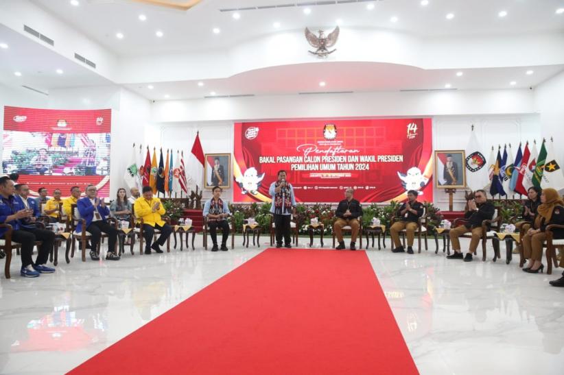 Ekspresi Gibran Dampingi Prabowo Daftar Capres Cawapres - Bagian 4