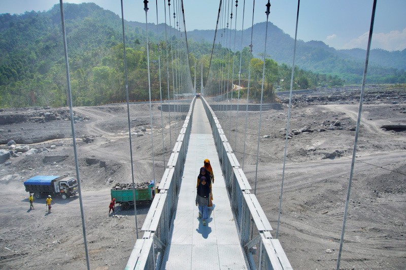 Jembatan Gantung Kaliregoyo Lumajang Sudah Dapat Dilintasi - Bagian 2