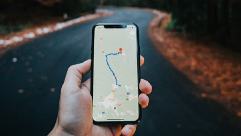 Ikuti Google Maps, Pemudik Motor Masuk Tol Cikampek