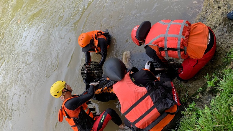 Jasad Bocah Hilang Terseret  Arus Sungai Percut Ditemukan 1 Km dari Lokasi Kejadian
