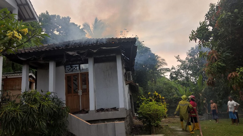 Vila di Cisolok Sukabumi Terbakar saat Ditinggal Penjaga, Diduga Akibat Korsleting Listrik