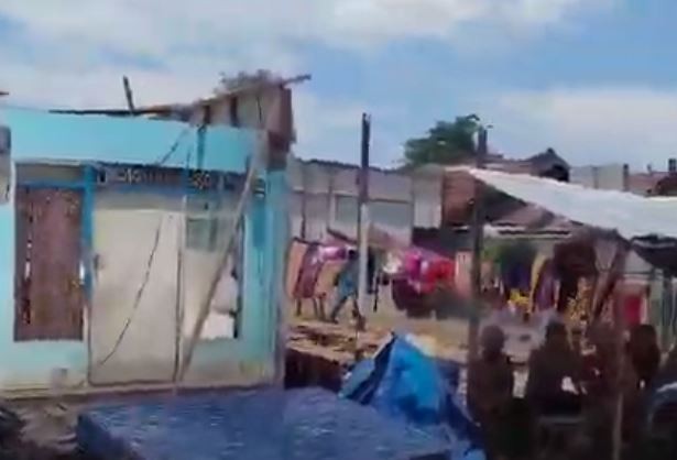 Angin Puting Beliung Terjang 2 Desa di Barito Kuala, Seratusan Rumah Rusak Parah