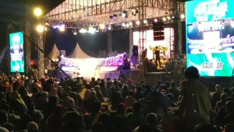 Puluhan Tahun Tak Ada Pagelaran, Warga Ciamis Antusias Nonton Wayang Golek Kang Ganjar 