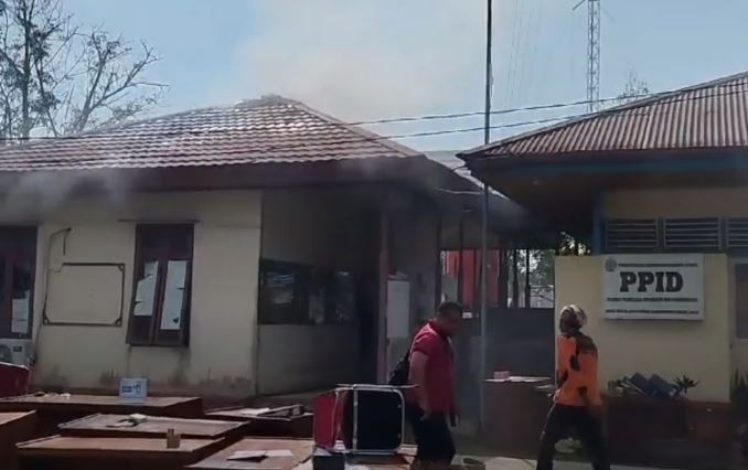 Kebakaran Hari Ini di Kayong Utara, Kantor Diskominfo Nyaris Dilalap Api