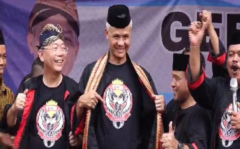  Ganjar Pranowo Didapuk Jadi Warga Kehormatan Adat Lampung