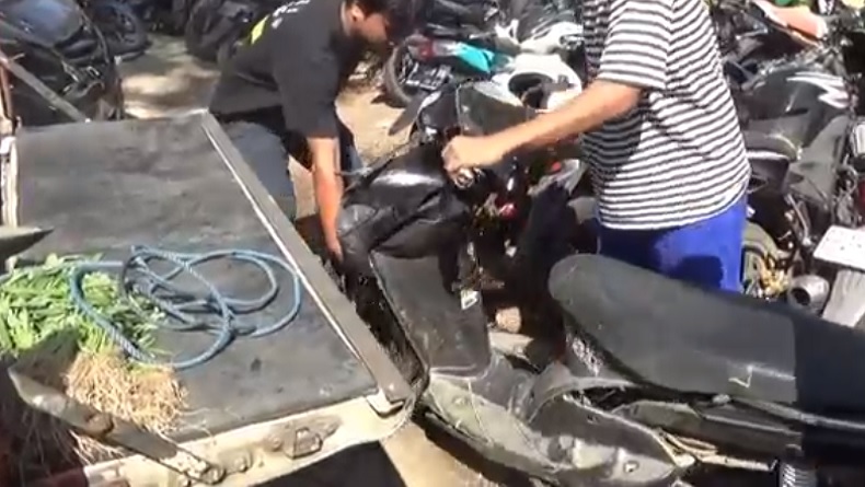 Kecelakaan di Jalan Poros Maros, Pedagang Sayur Tergeletak Tertabrak Innova Hitam