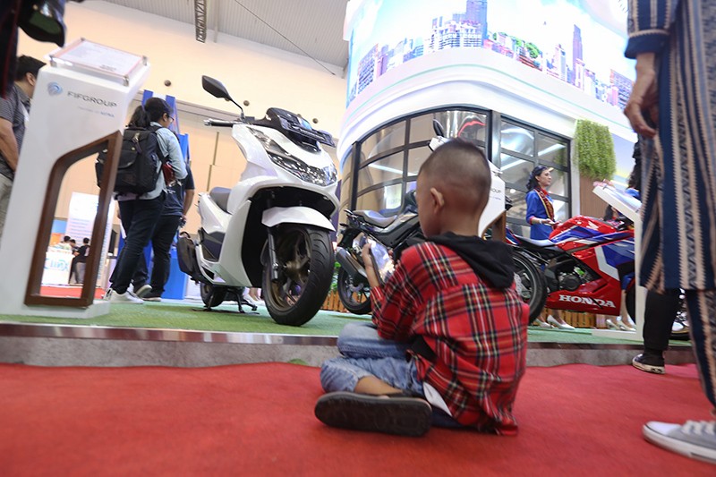 Antusiasme Pengunjung Datang ke Booth FIFGROUP di Ajang IMOS+ 2023 - Bagian 5